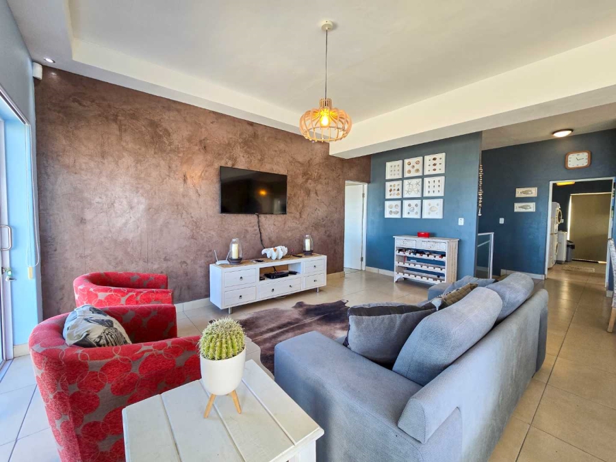 6 Bedroom Property for Sale in Stilbaai Oos Western Cape